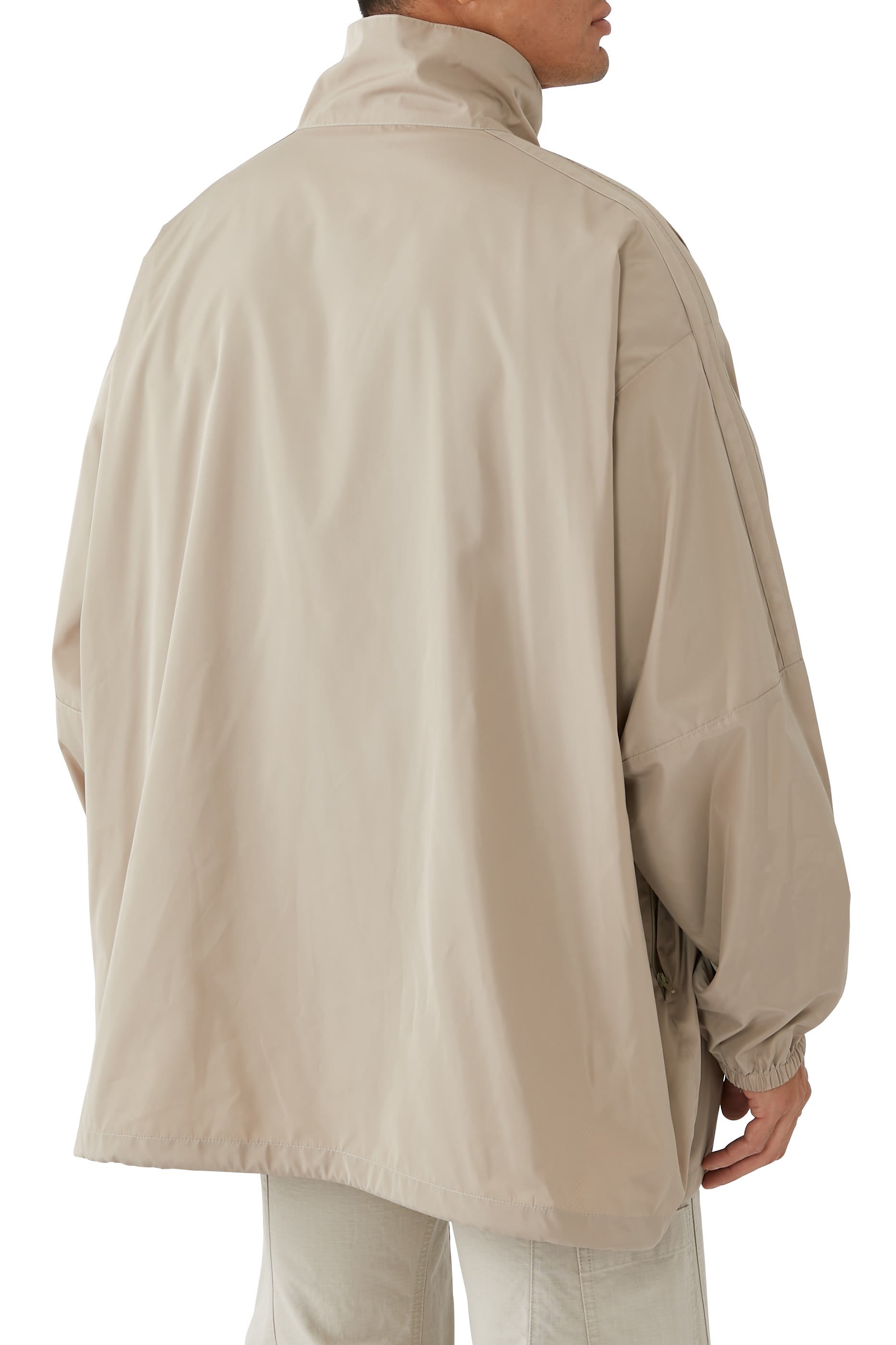 جاكيت بسحاب وطبعة شعار الماركة