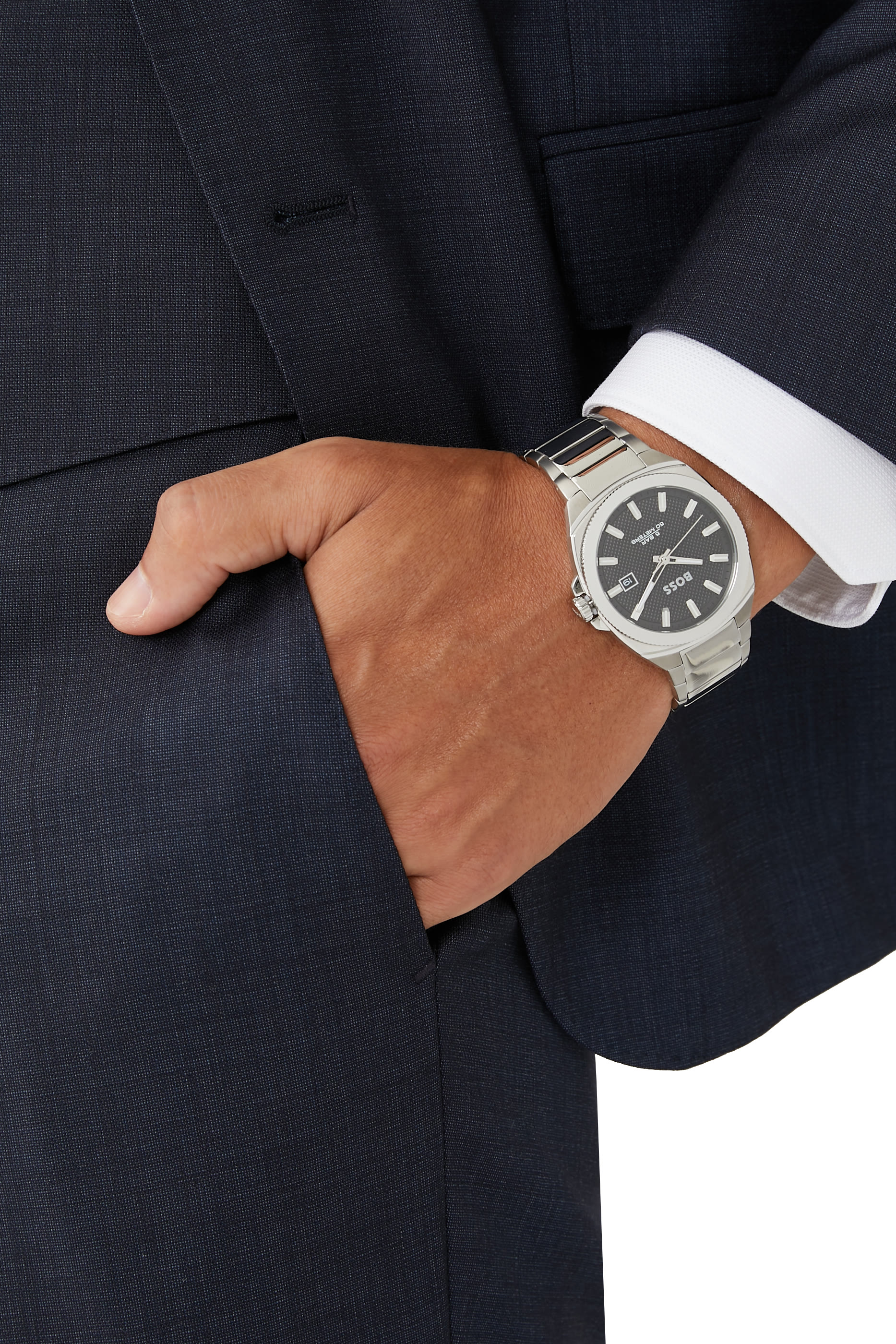 ساعة بسوار بحلقات ومينا أسود بنقشة غيلوشيه