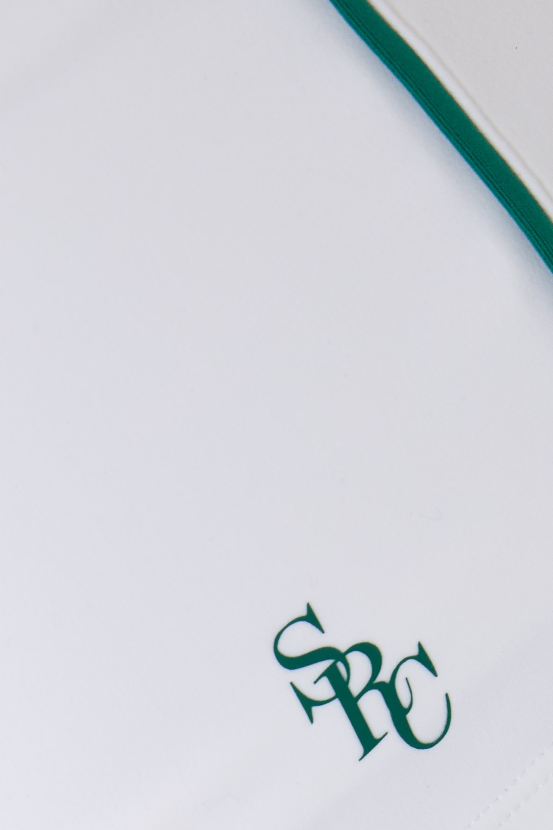 تنورة رياضية بشعار اس ار سي