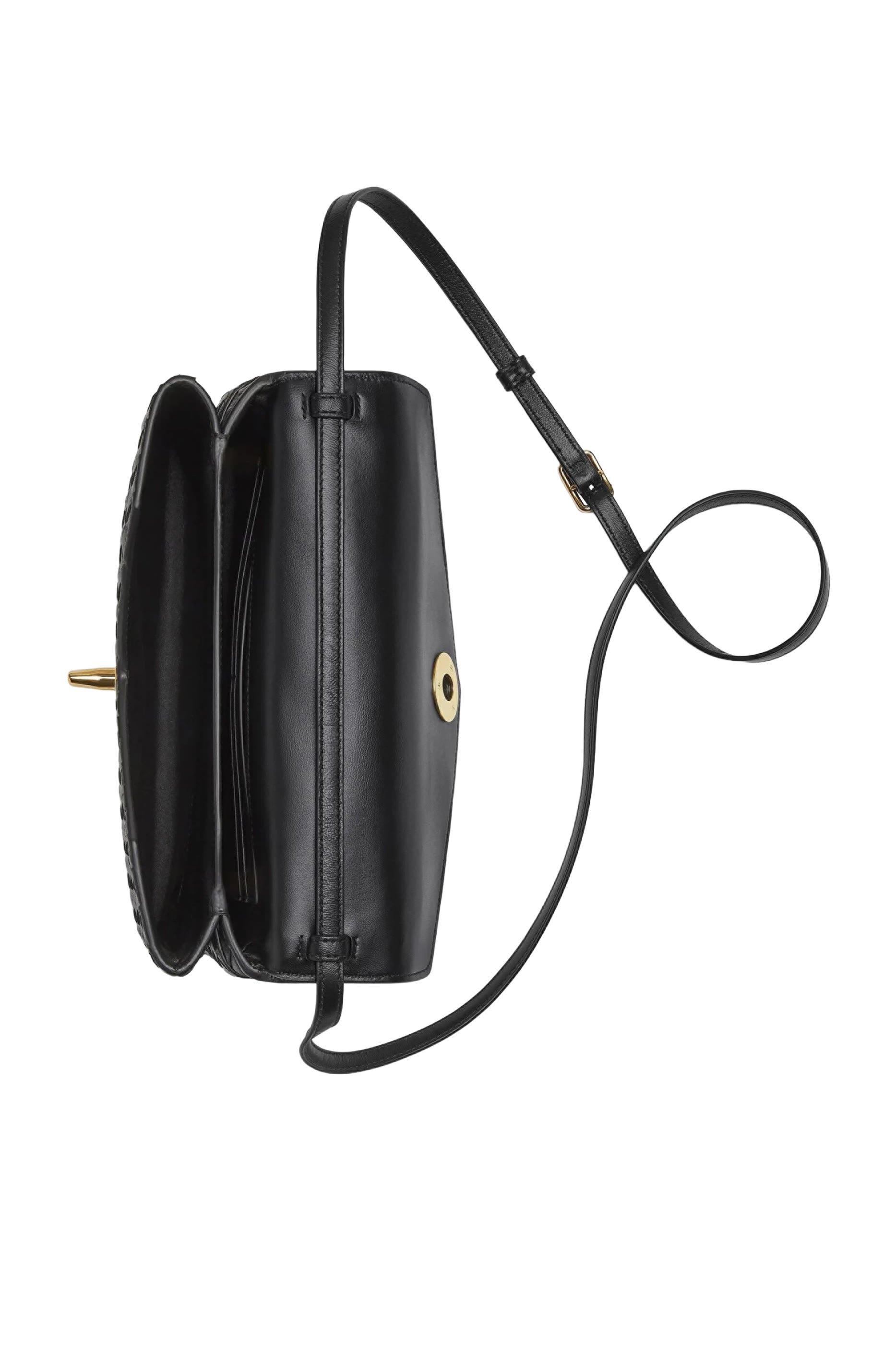 حقيبة كروس بقفل على شكل عقدة