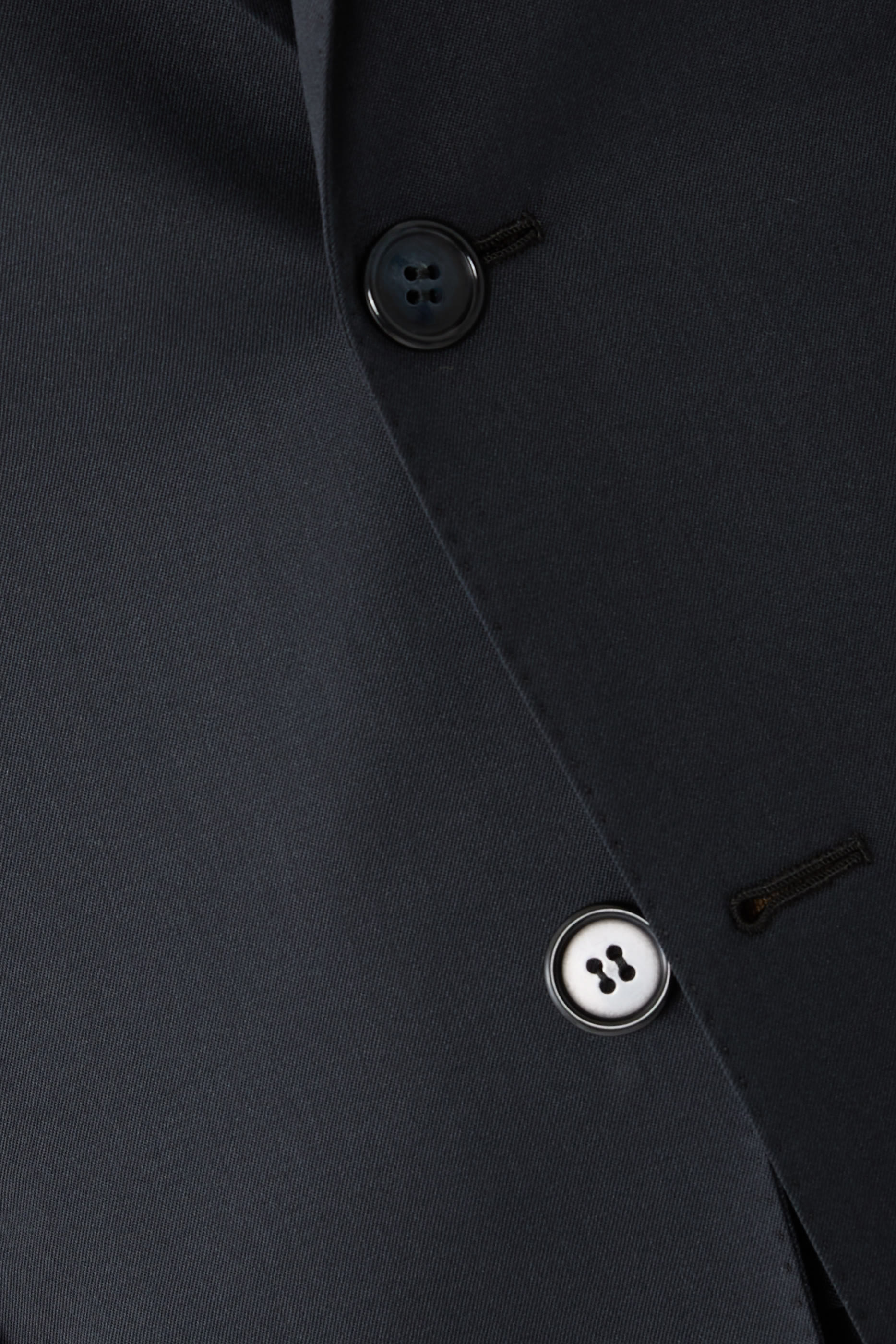 بدلة بصف أزرار