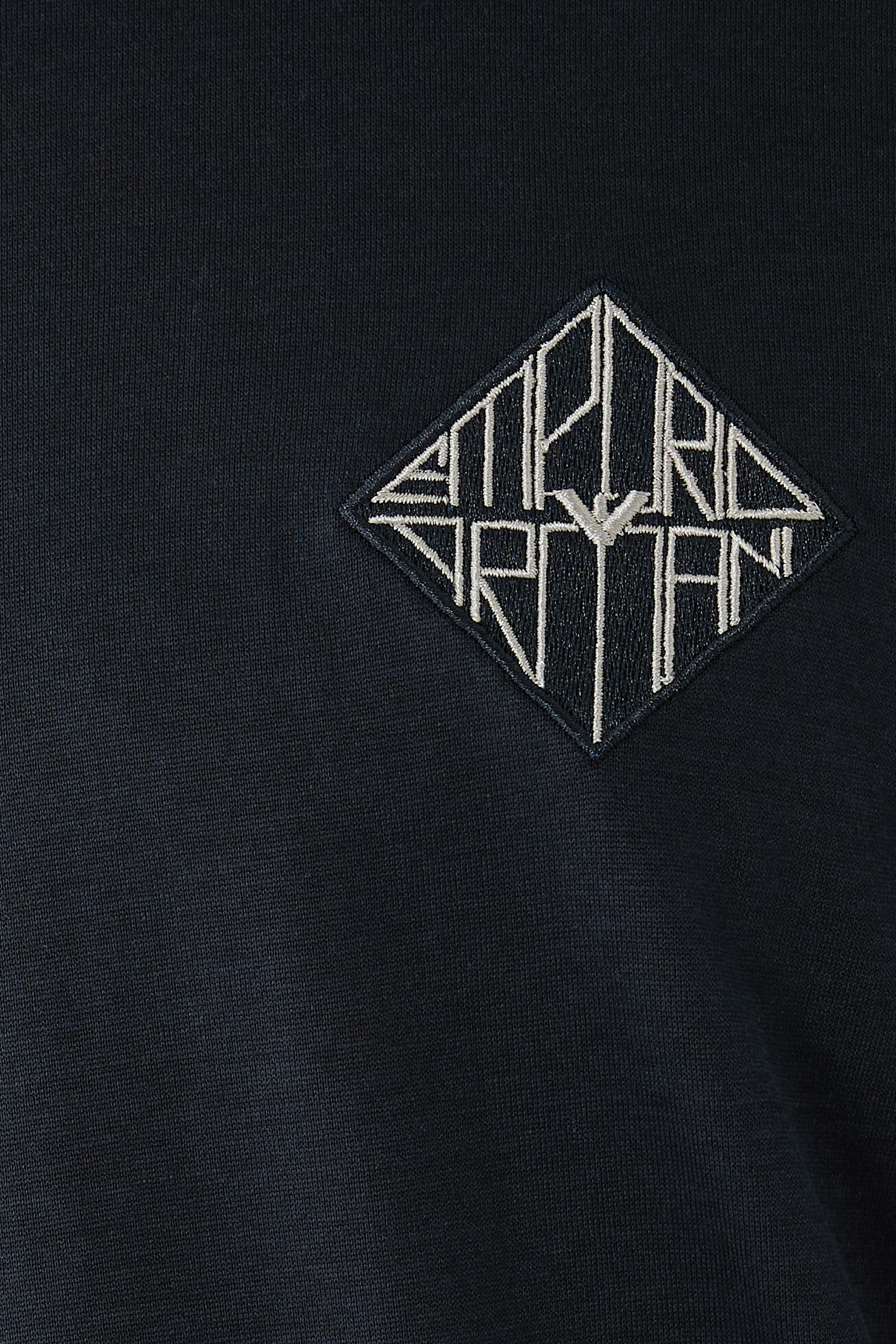 تيشيرت بشعار الماركة صغير