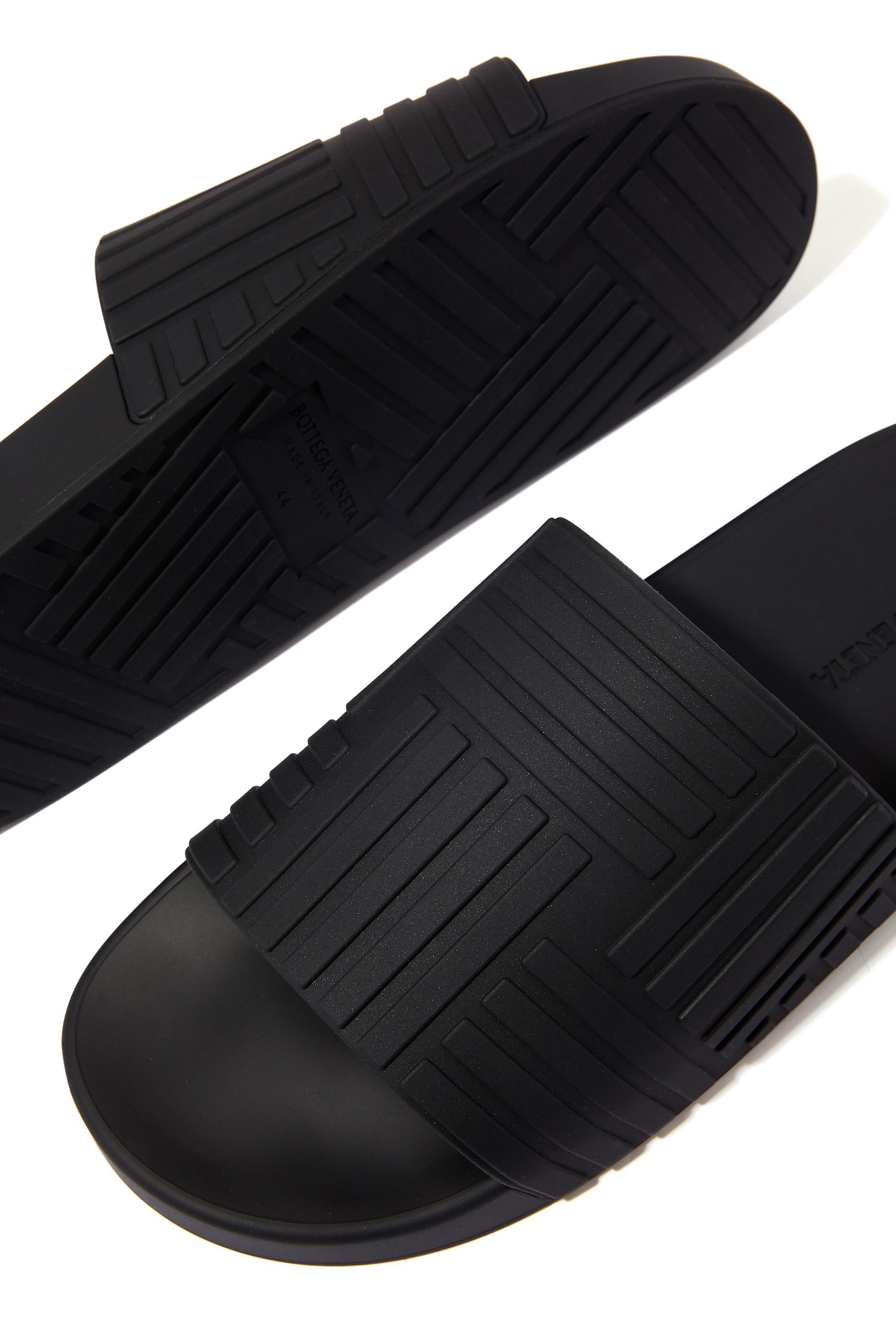 حذاء مفتوح مطاط