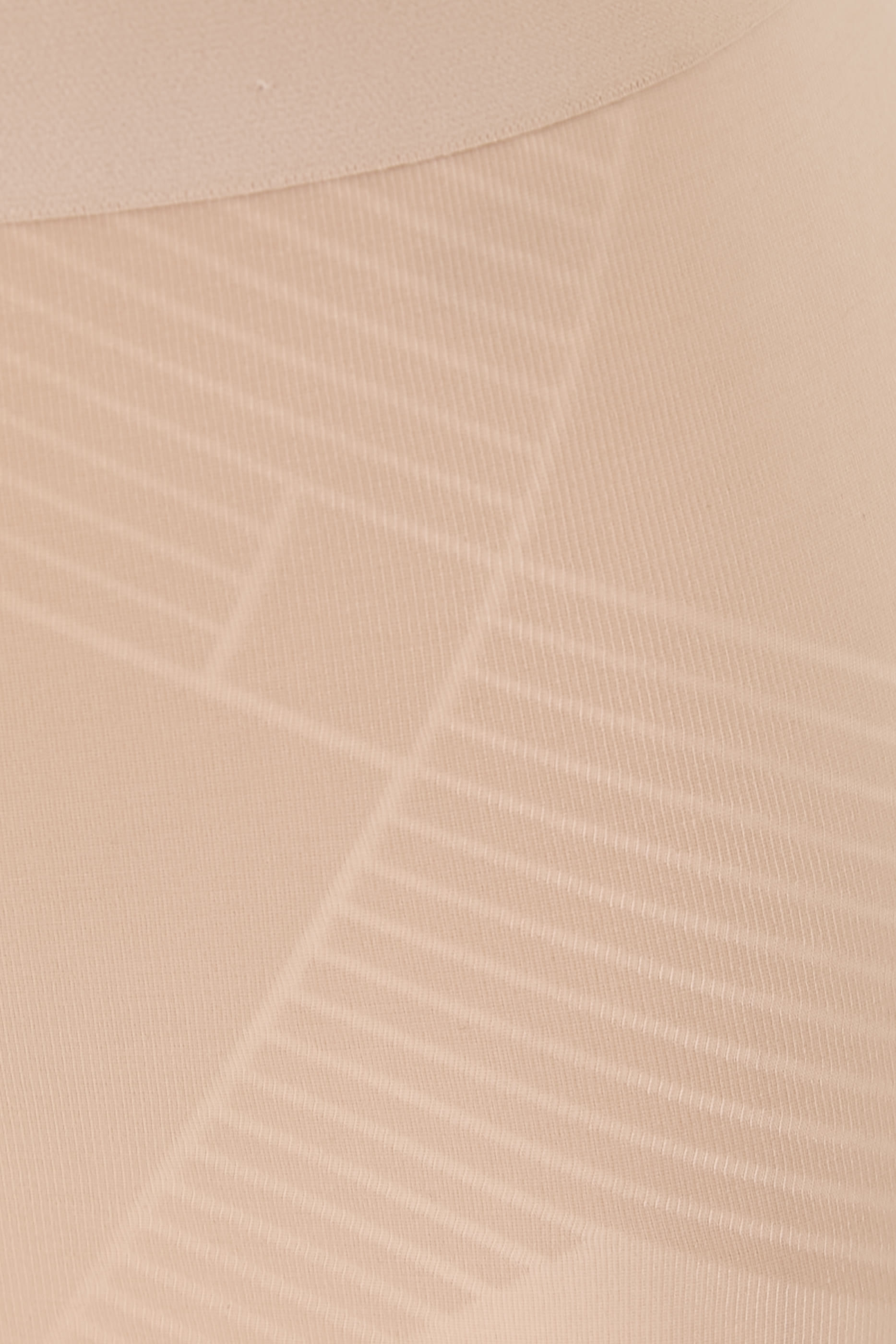 شورت بطول منتصف الفخذ