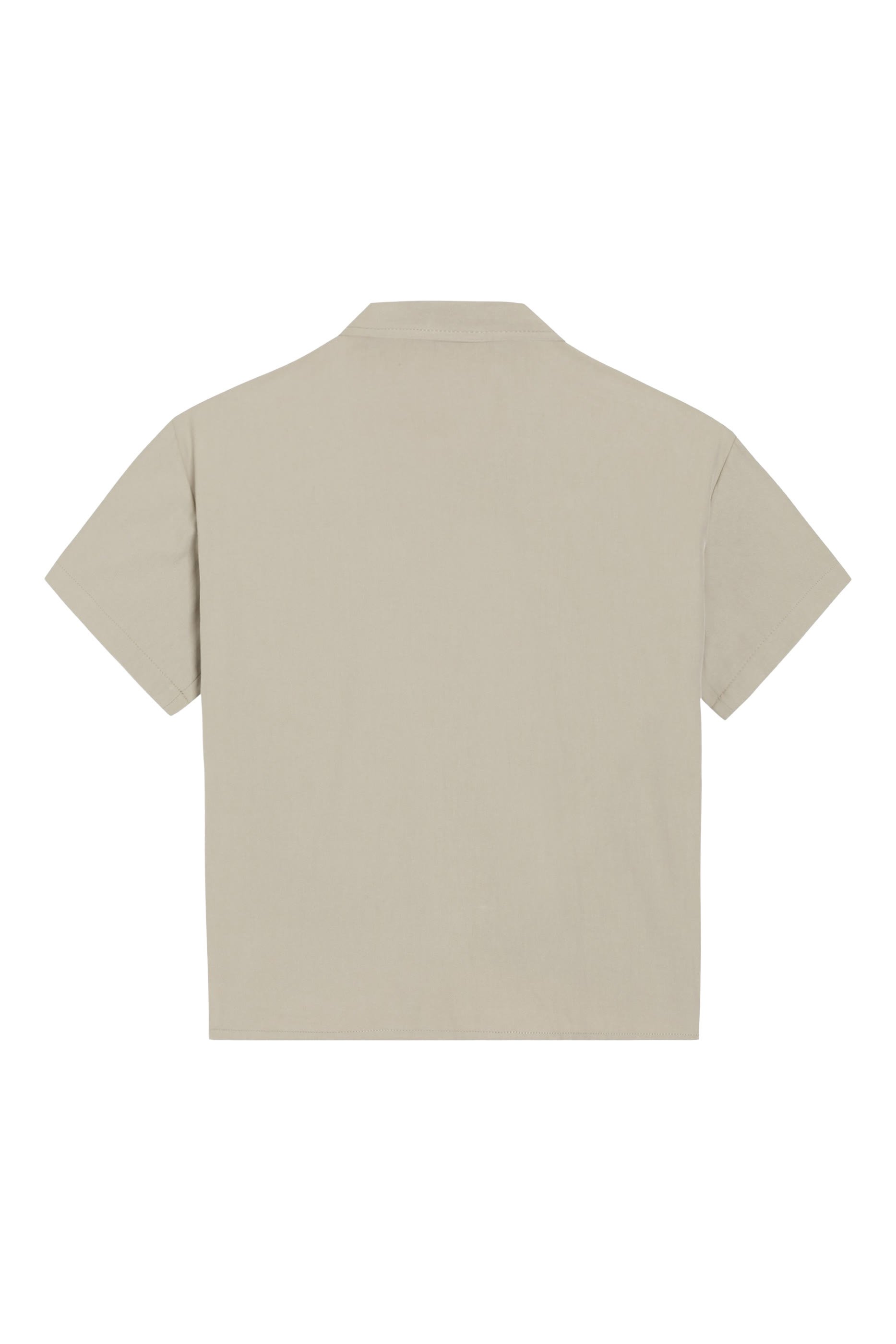 قميص بياقة وتفاصيل شعار الماركة للأطفال