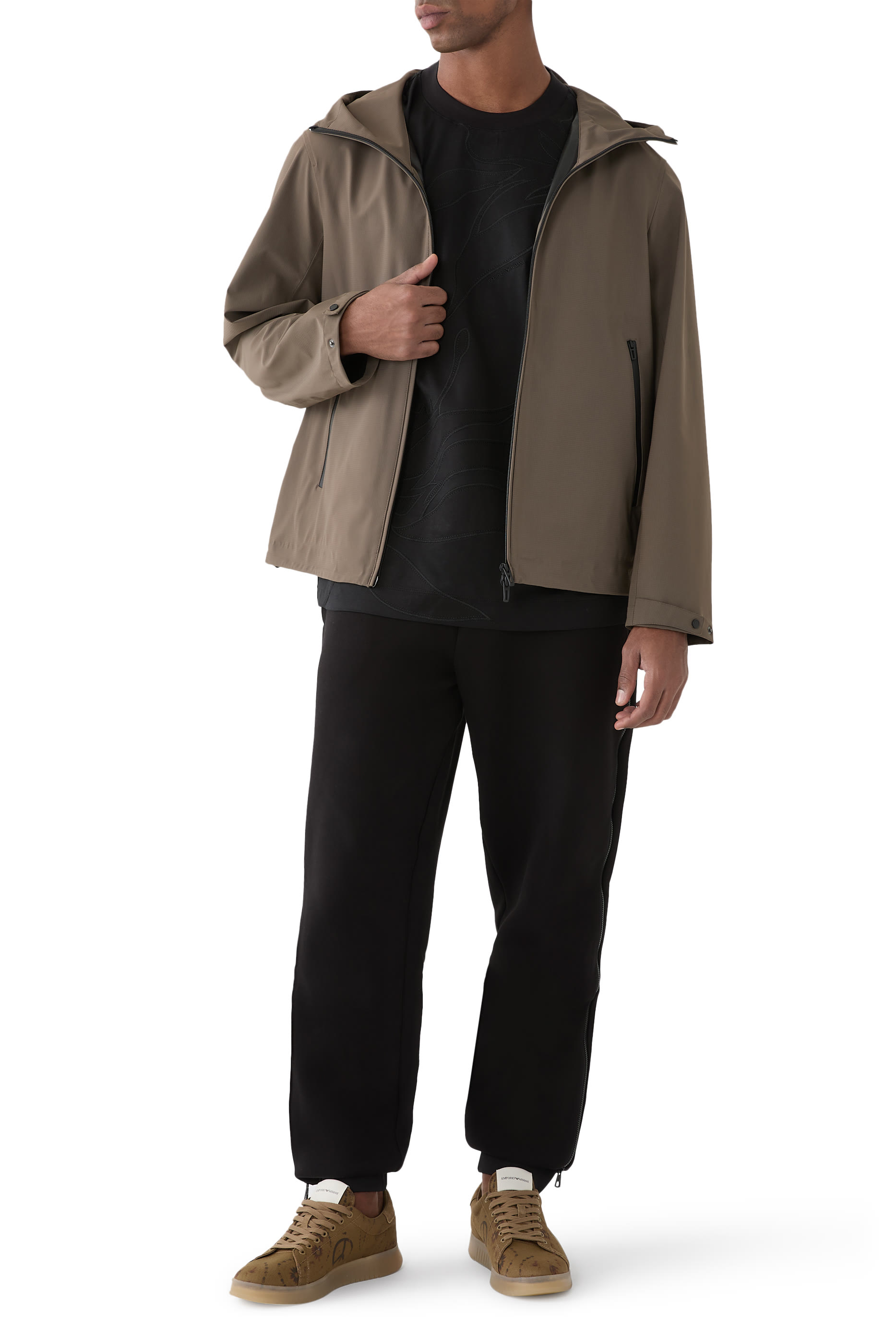 جاكيت ترافل إسنشال بغطاء للرأس نايلون مقاوم للماء