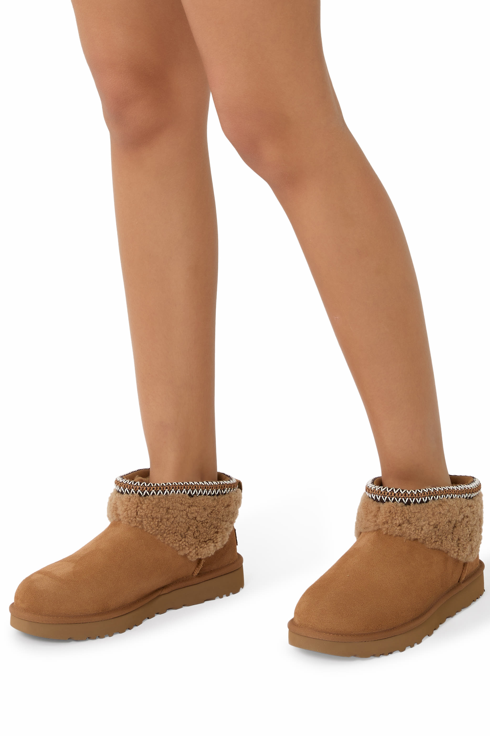 حذاء بوت ماكسي كيرلي كلاسيكي قصير للغاية شمواه