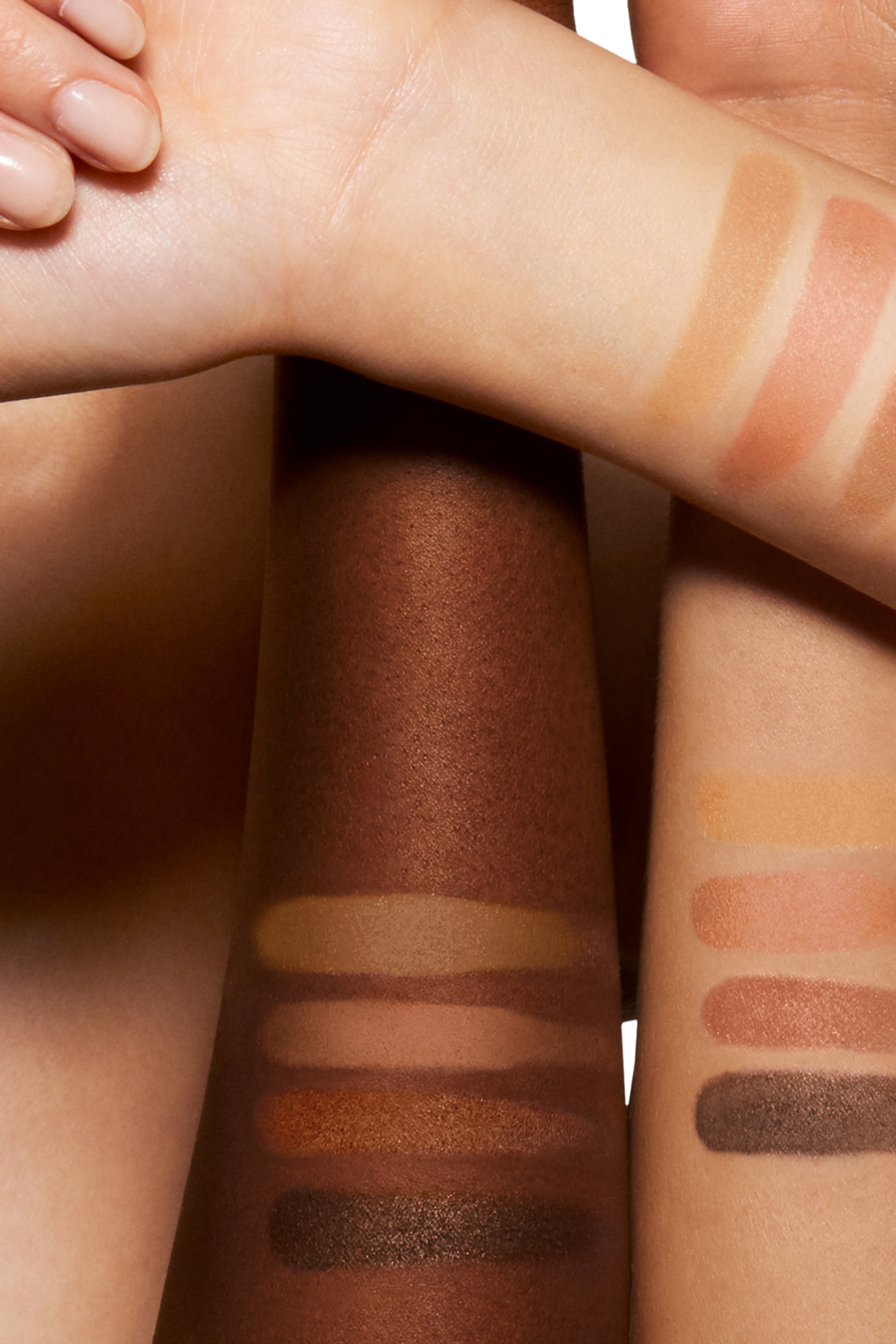 ظلال عيون بأربعة ألوان