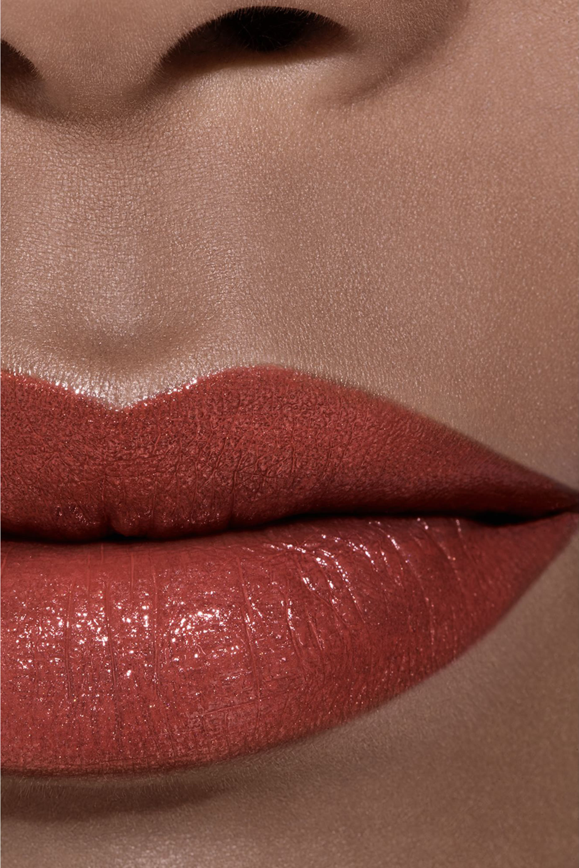 أحمر شفاه لامع Rouge Coco يدوم طويلا