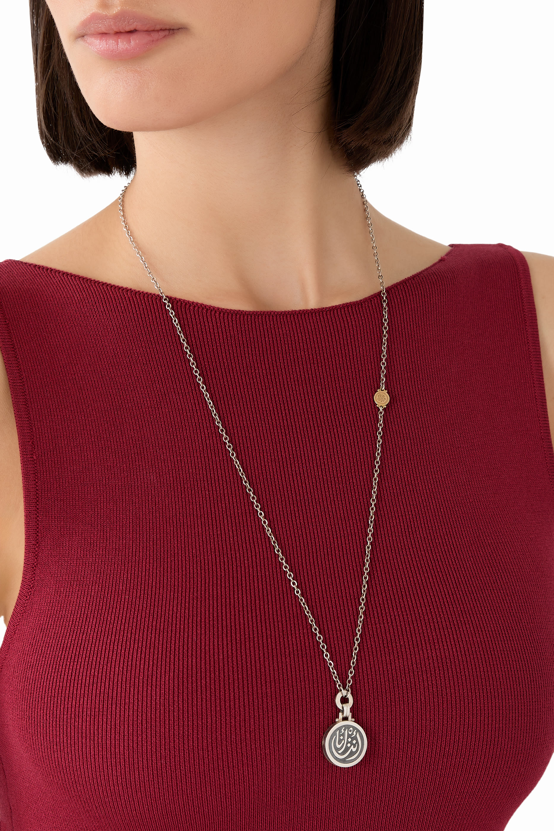 قلادة داينتي بخط عربي