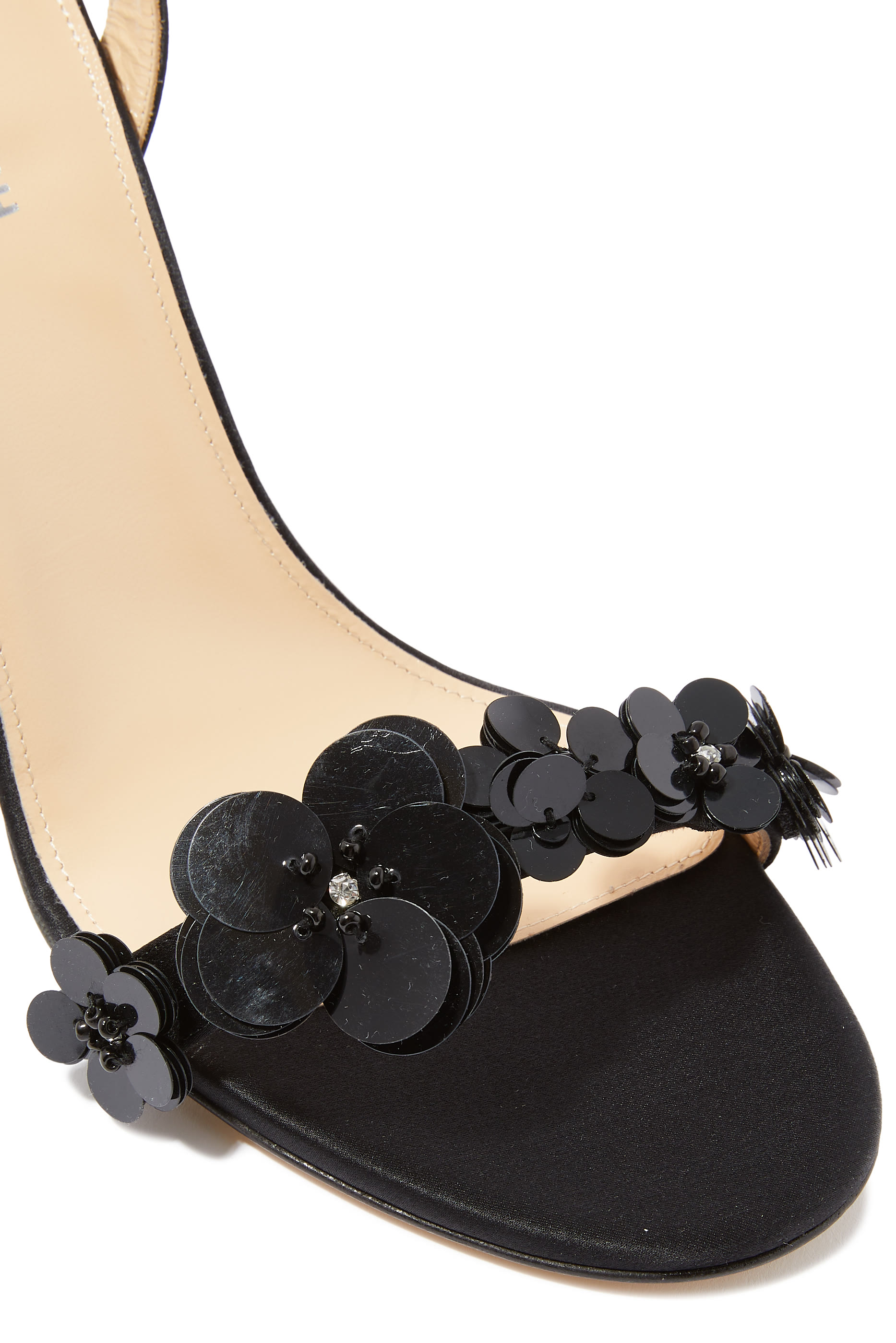 صندل 95 مزين بزهور مطرزة بالترتر