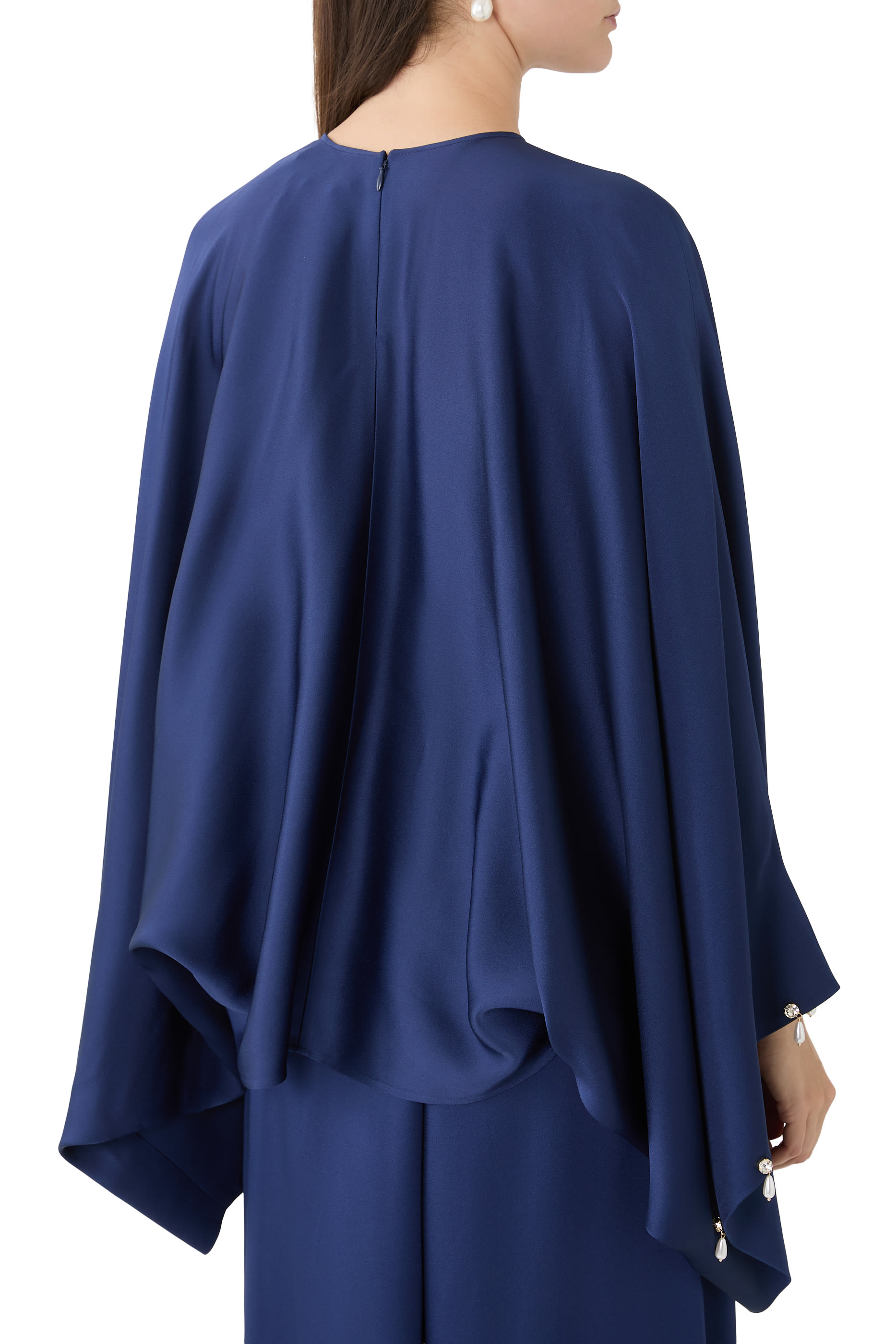 بلوزة مرصعة بلؤلؤ صناعي ساتان