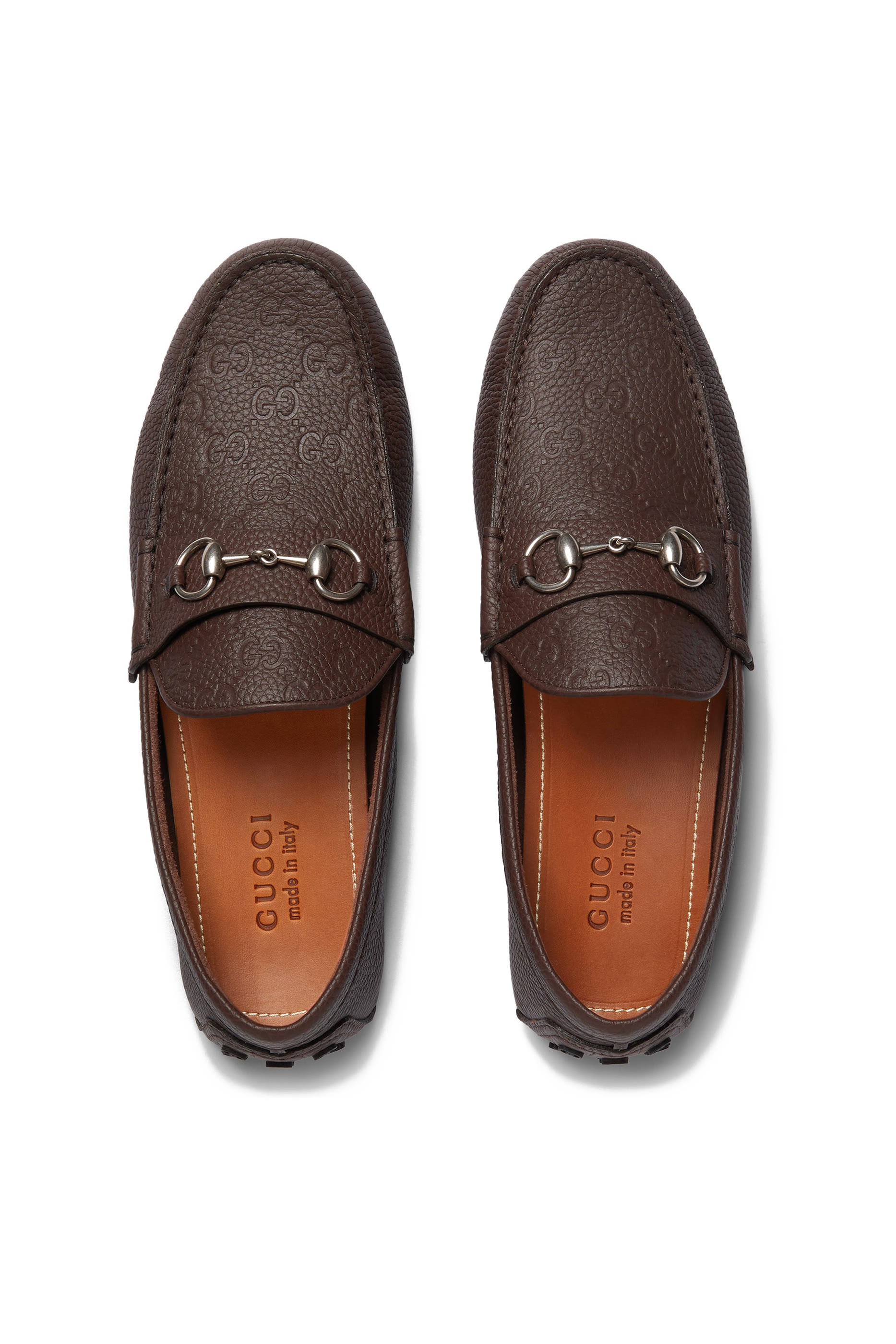 حذاء سهل الارتداء بحلية شعار الماركة