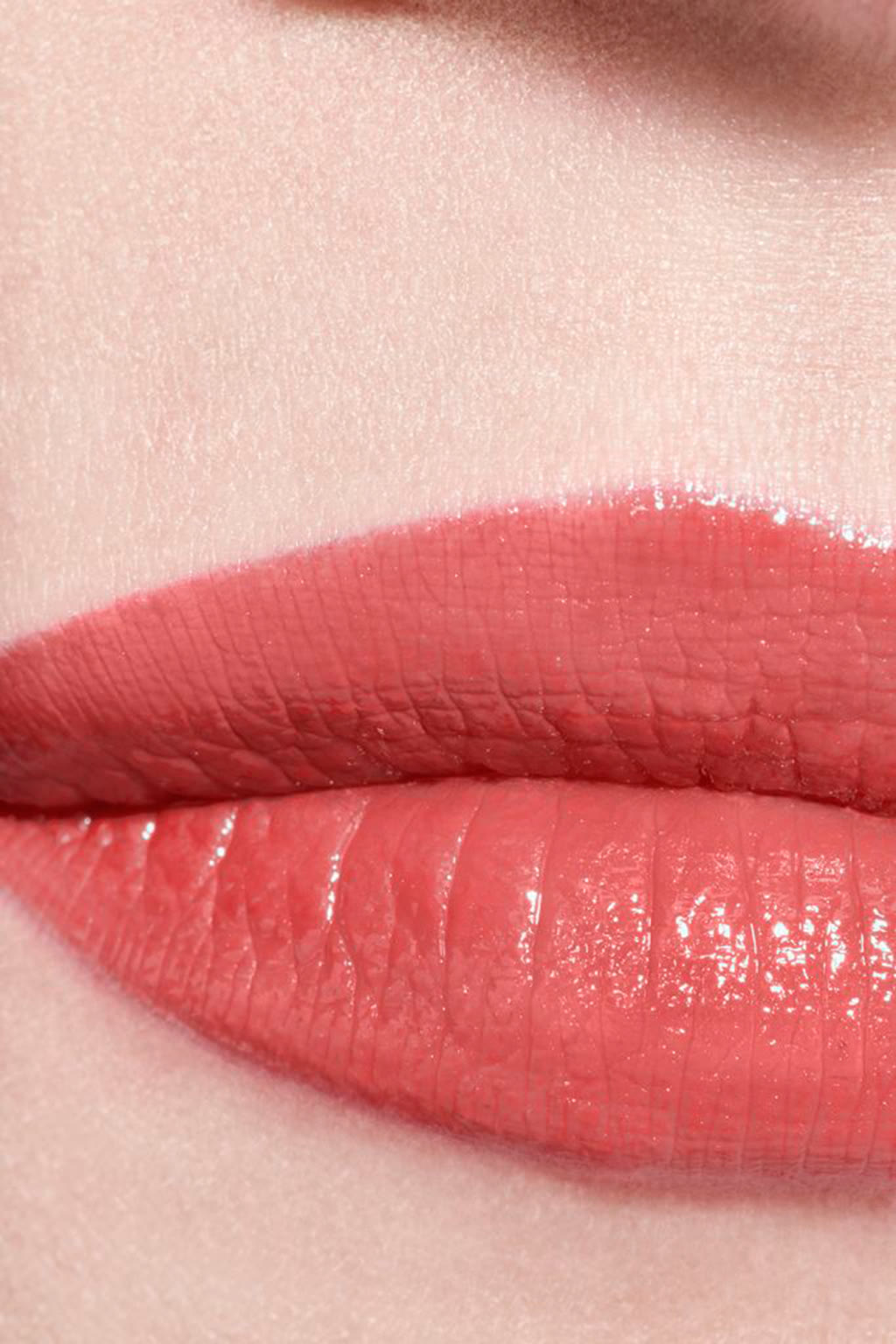 لون وإشراقة وكثافة بلمح البصر. ROUGE COCO FLASH