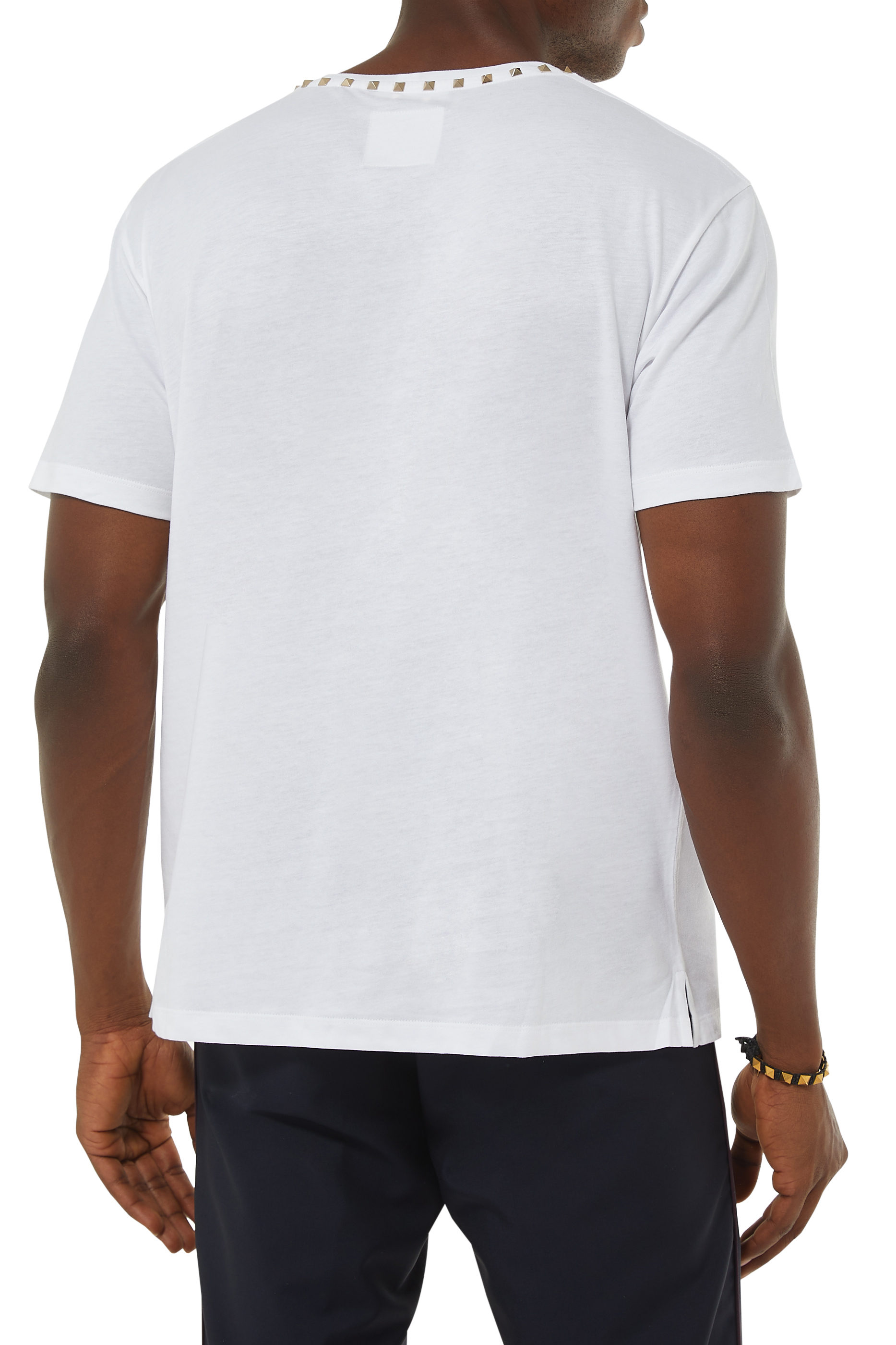 تيشيرت أن تايتلد مزين بحلي هرمية