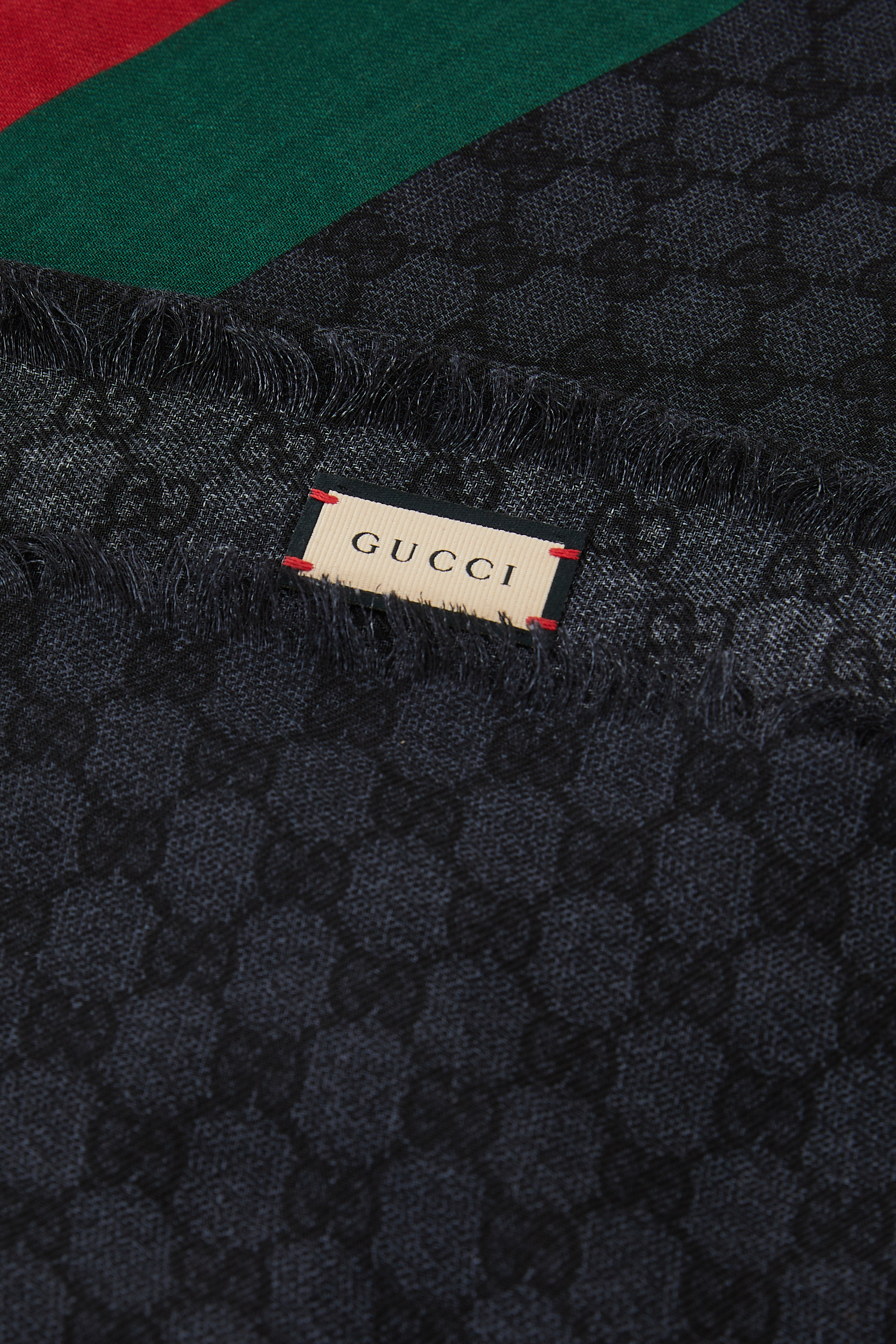 وشاح بخطوط ويب صوف