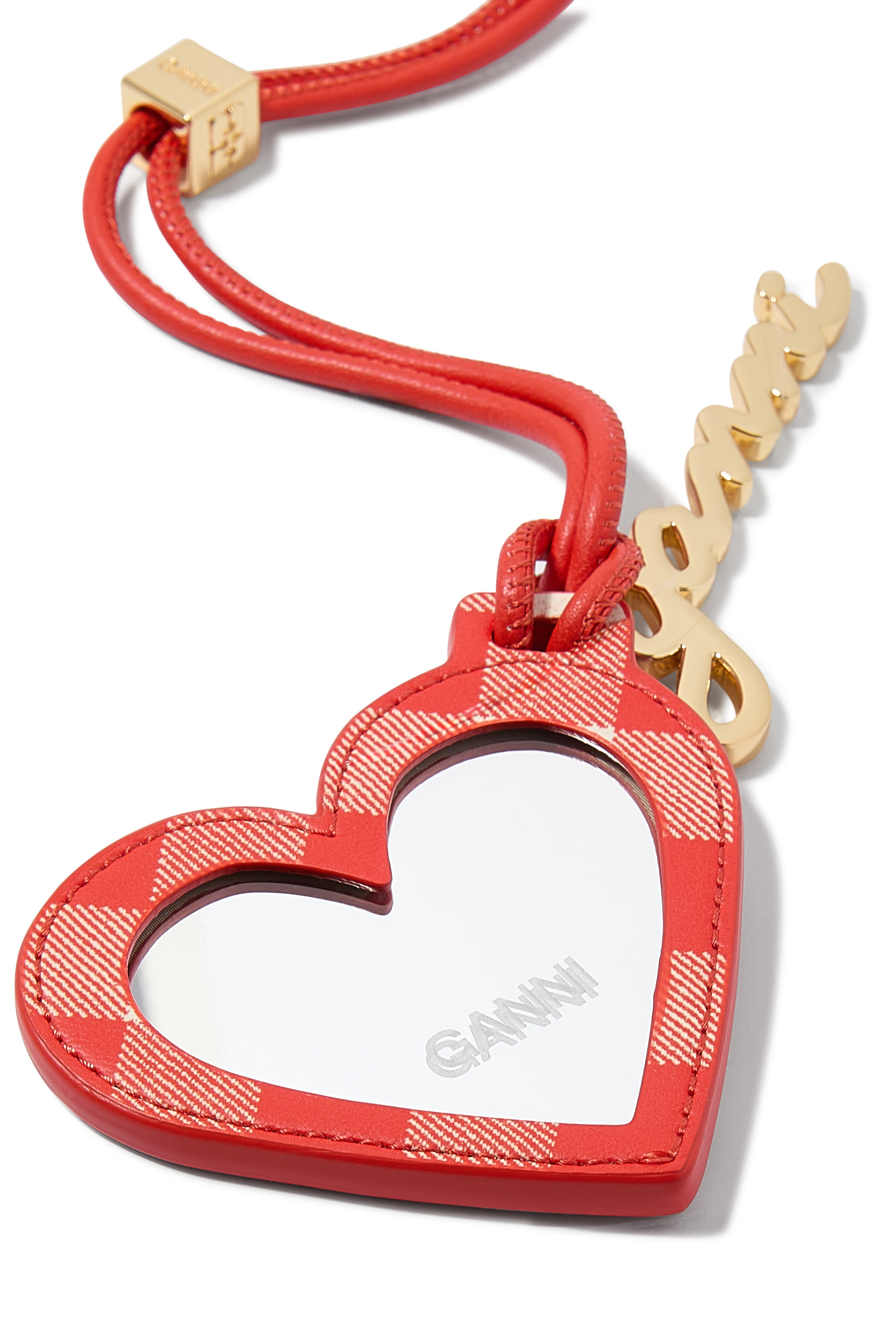 مرآة بو بتصميم قلب