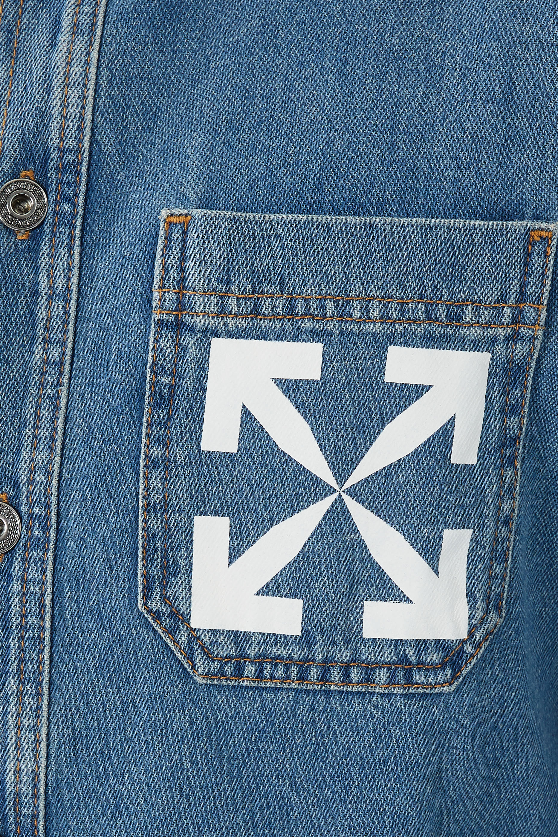 قميص دنيم بطبعة سهام