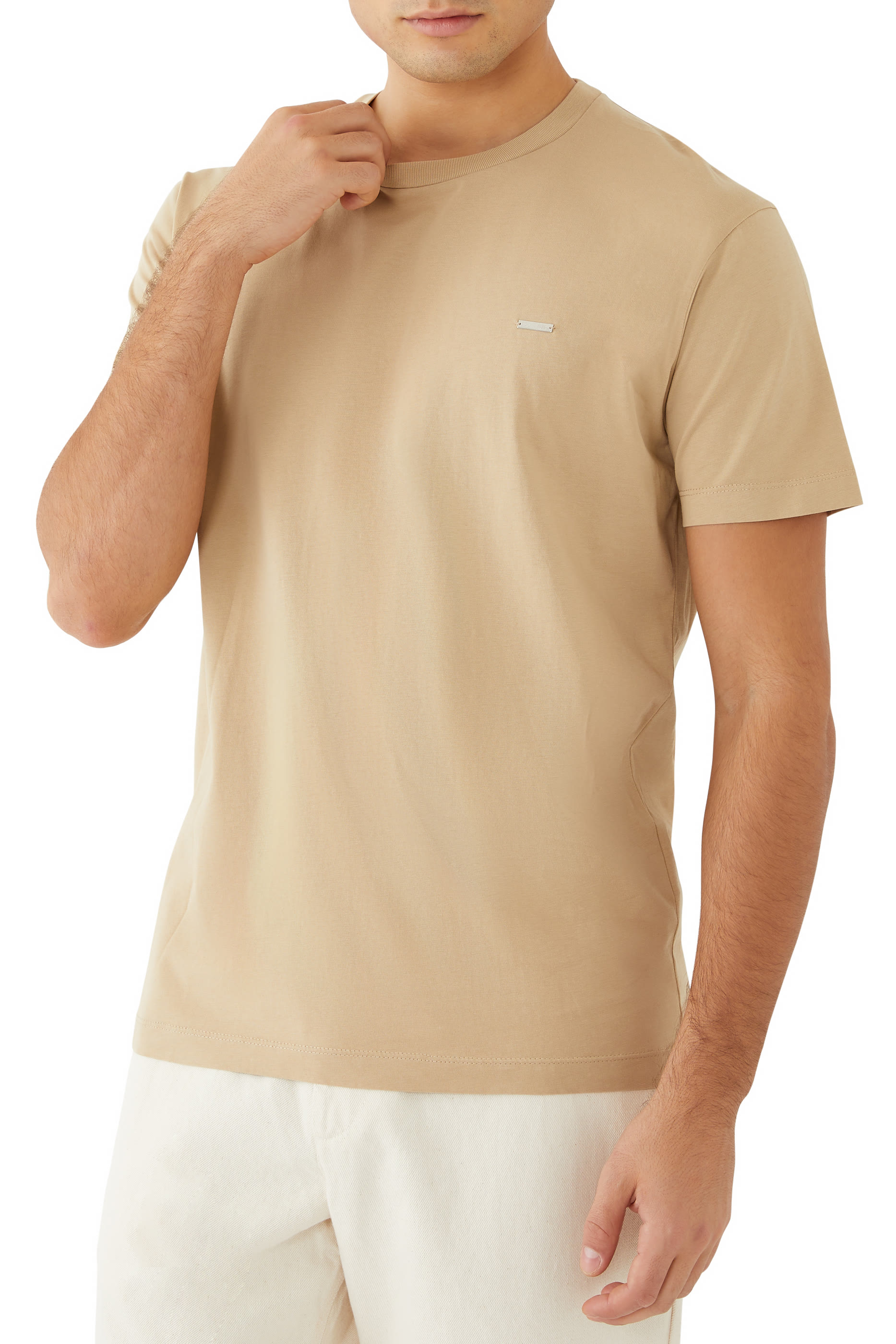 تيشيرت كول فيت بحلية بشعار الماركة