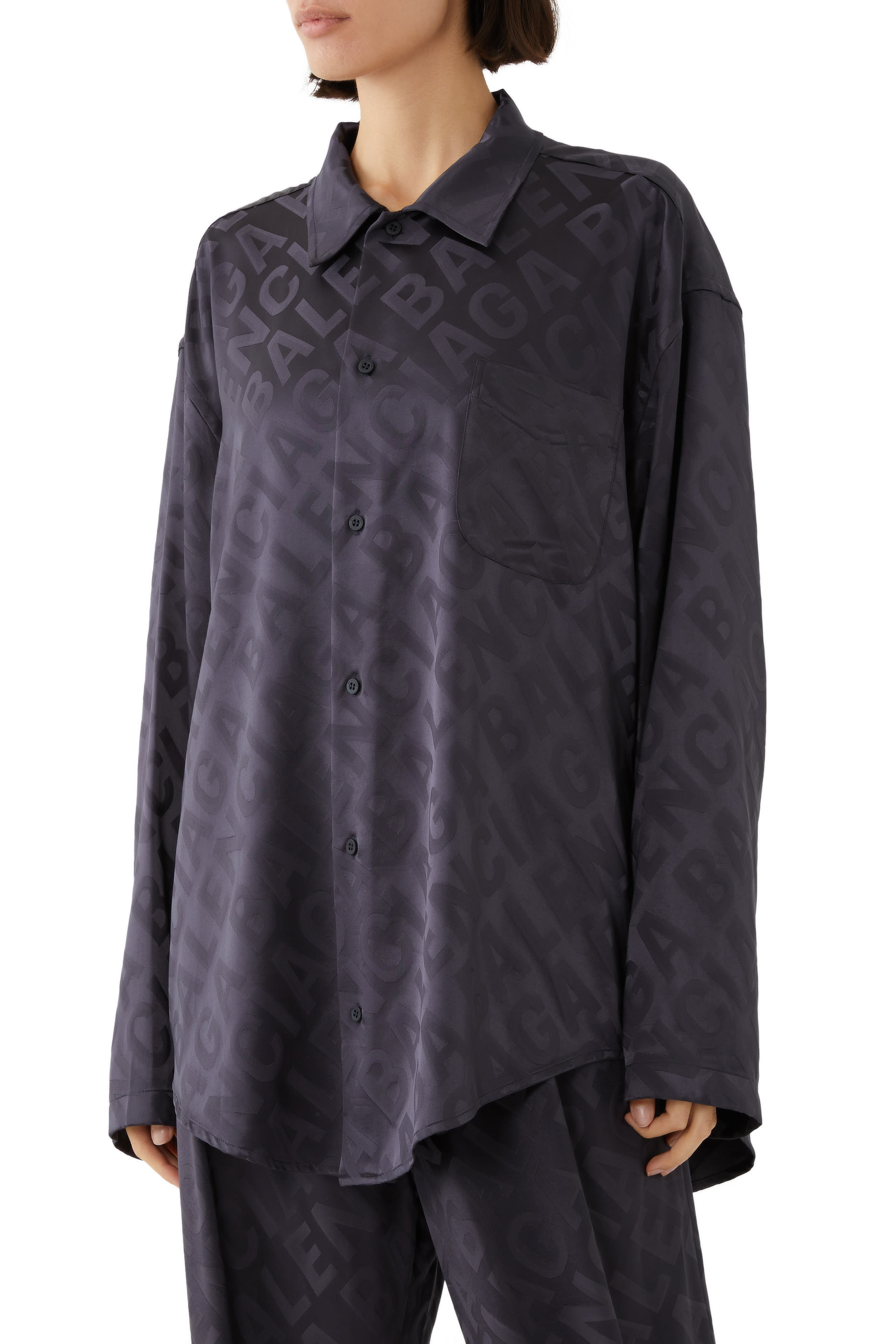 قميص مزين كليا بشعار الماركة ستان