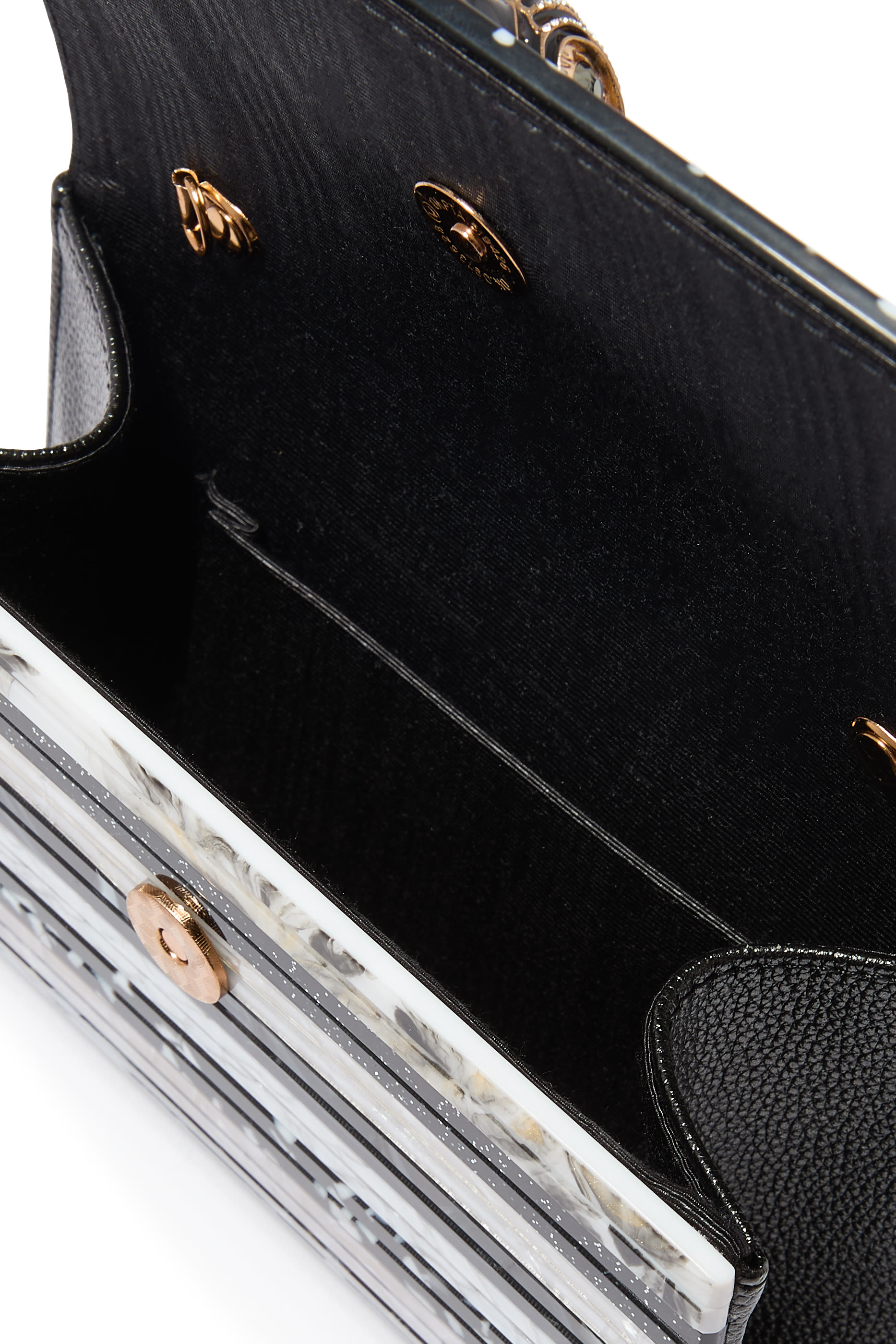 كلاتش بارتي بشعار الماركة